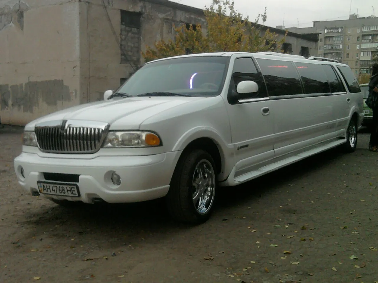 Lincoln Navigator Stretch Limousine for hire in Dubai