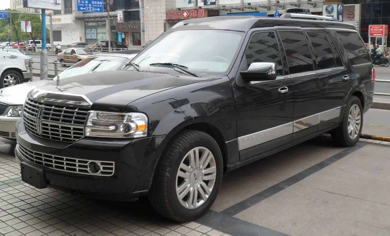 Lincoln Navigator Stretch Limousine — cabin and detail view