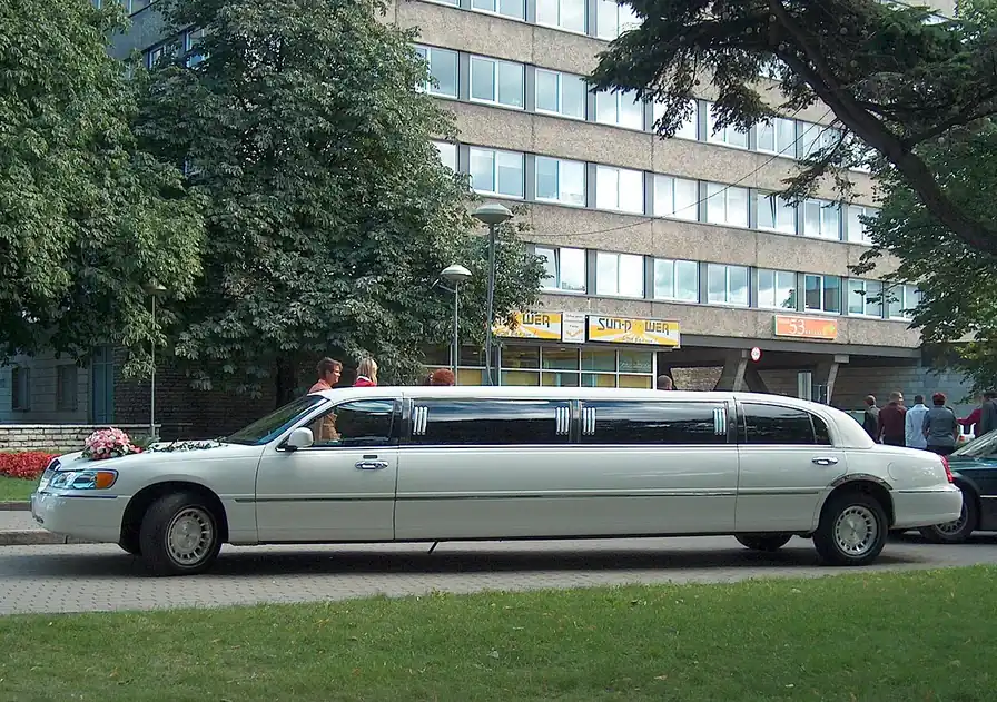 Lincoln Town Car Stretch Limousine — cabin and detail view